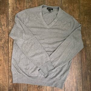Men’s Banana Republic luxury blend V-neck sweater, size L